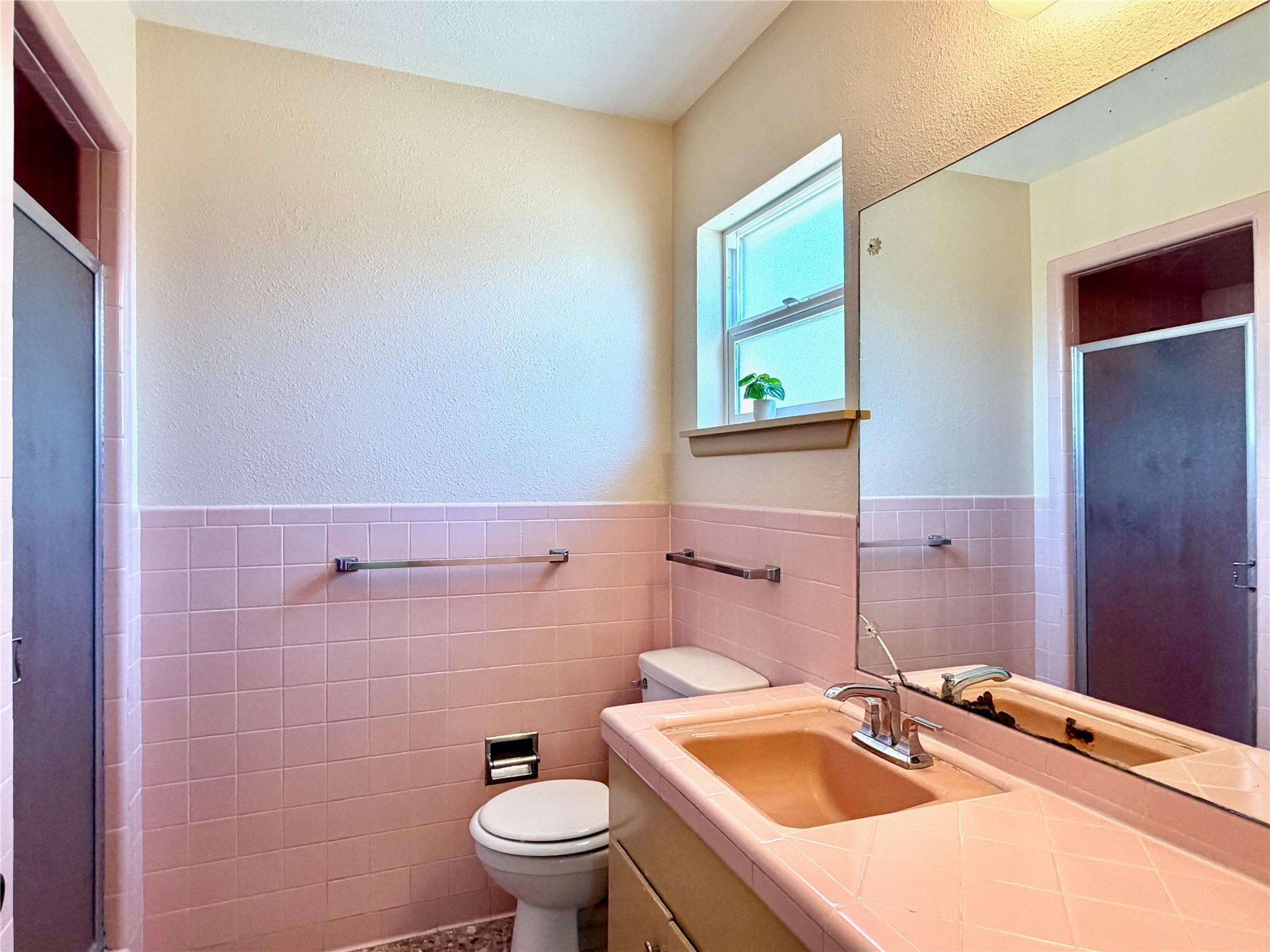 Image 16 of 30 For 141 Oaklane Dr