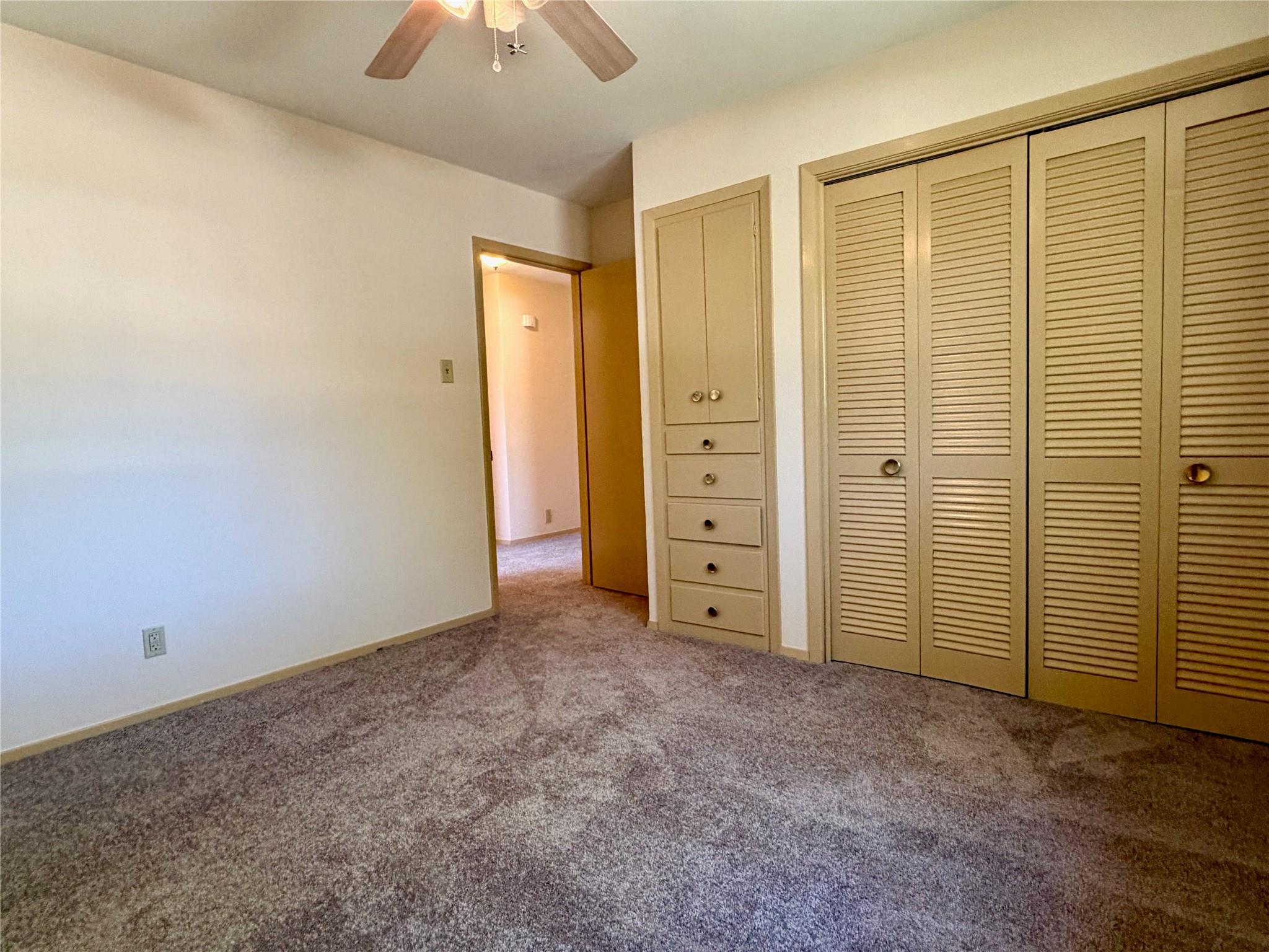 Image 17 of 30 For 141 Oaklane Dr