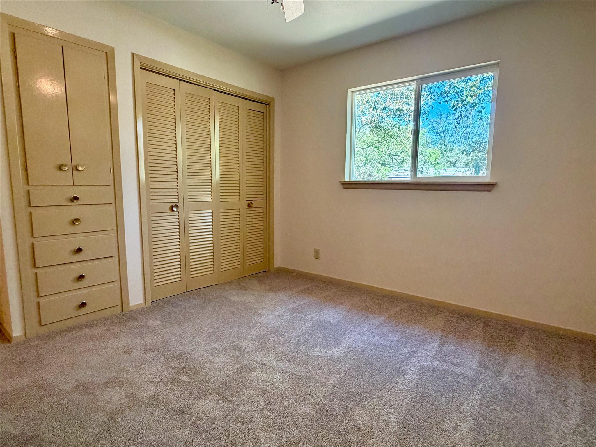 Image 18 of 30 For 141 Oaklane Dr