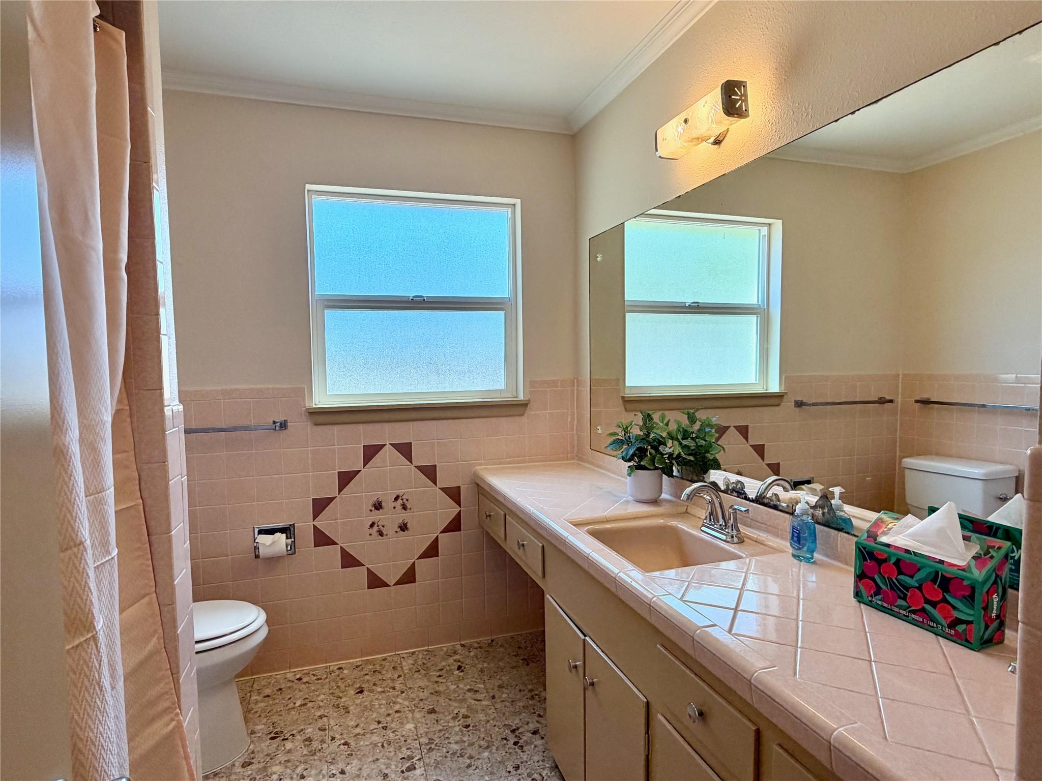 Image 19 of 30 For 141 Oaklane Dr