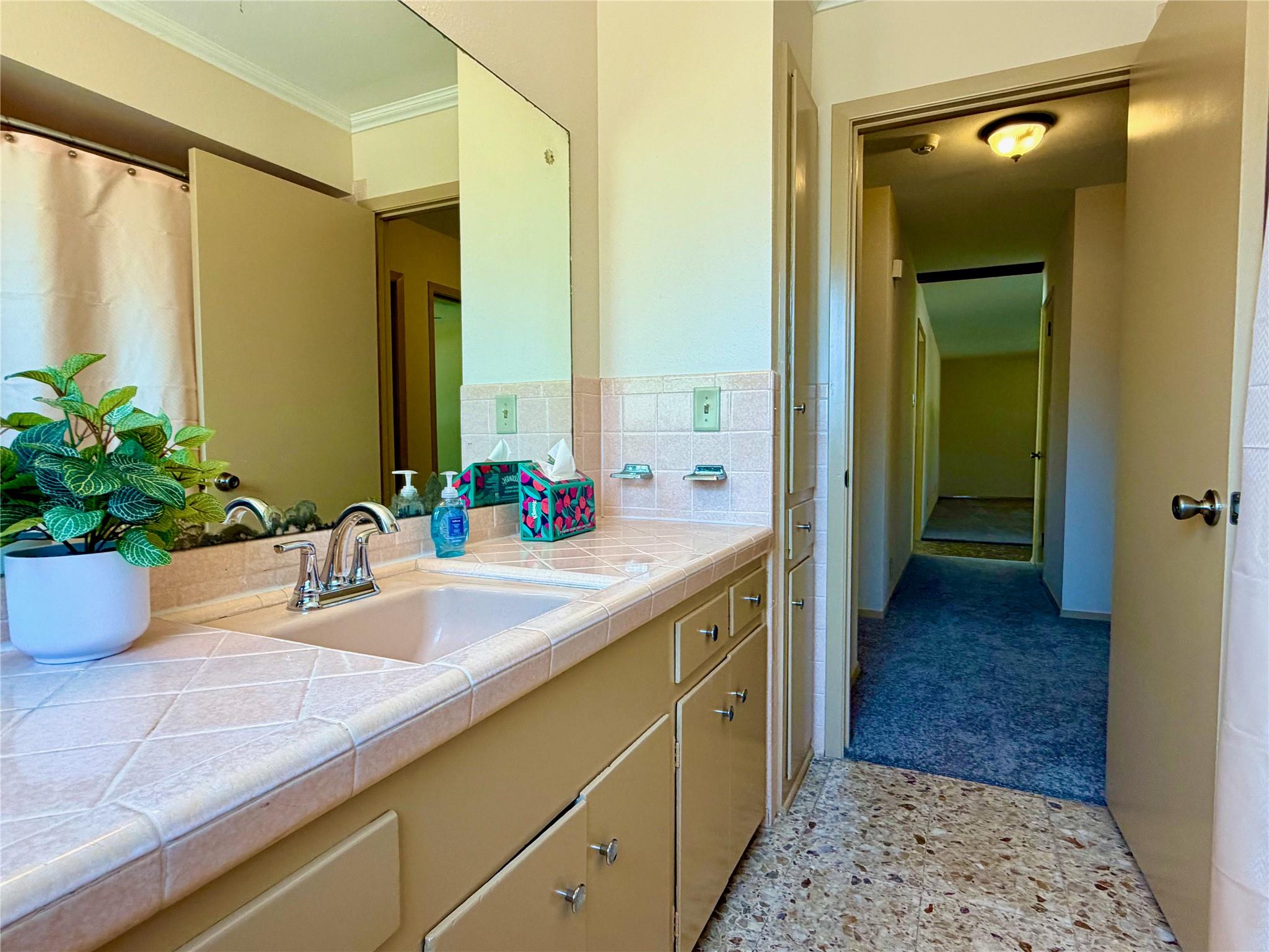 Image 20 of 30 For 141 Oaklane Dr