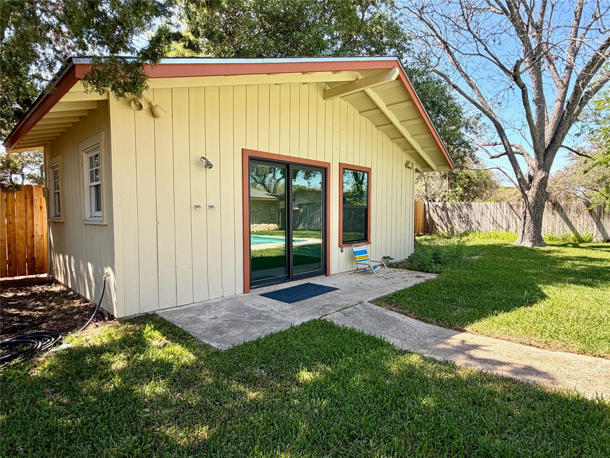 Image 25 of 30 For 141 Oaklane Dr