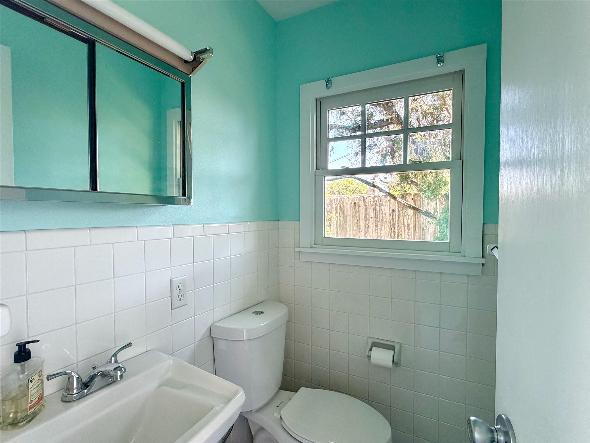 Image 29 of 30 For 141 Oaklane Dr