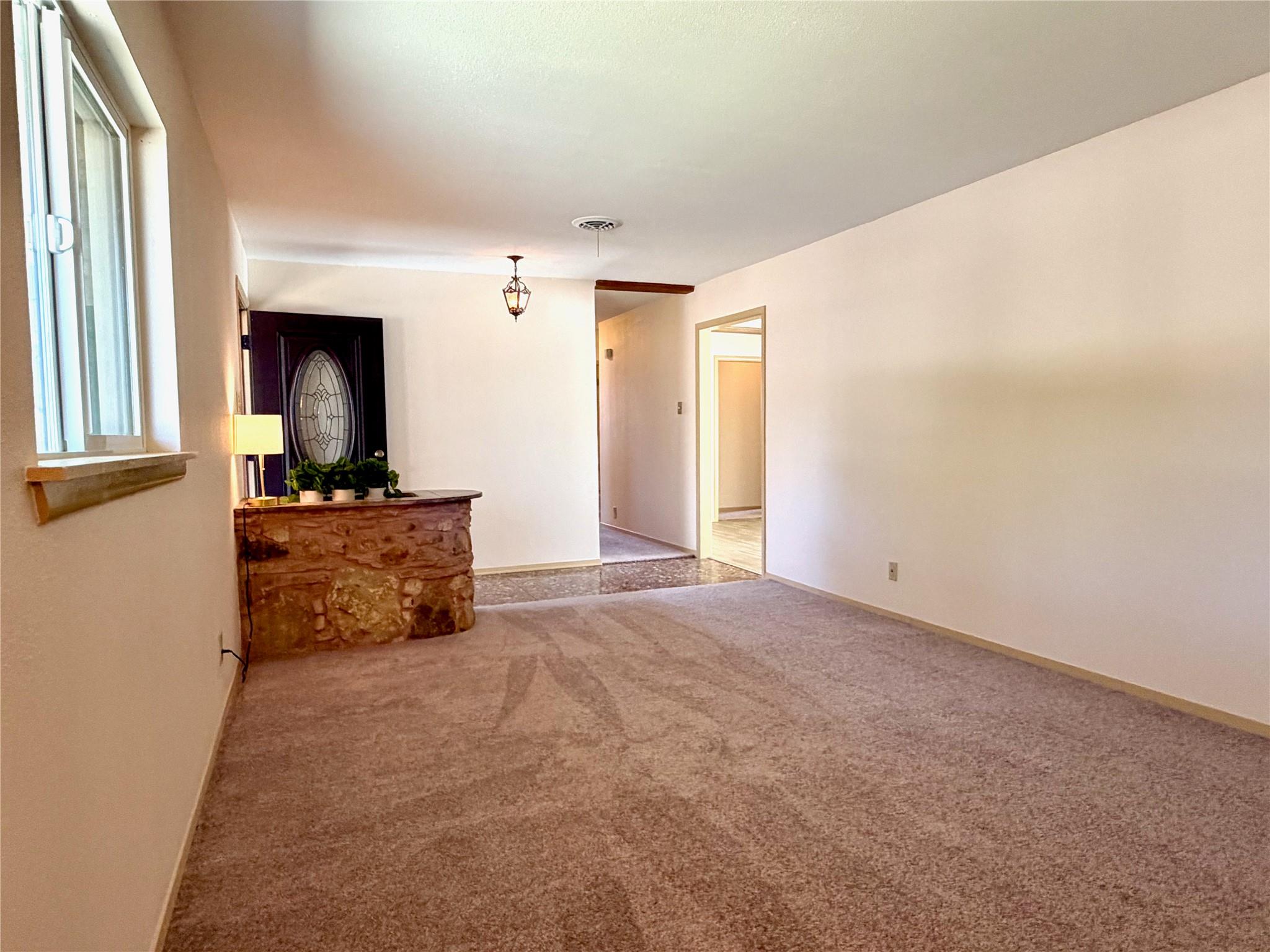 Image 7 of 30 For 141 Oaklane Dr