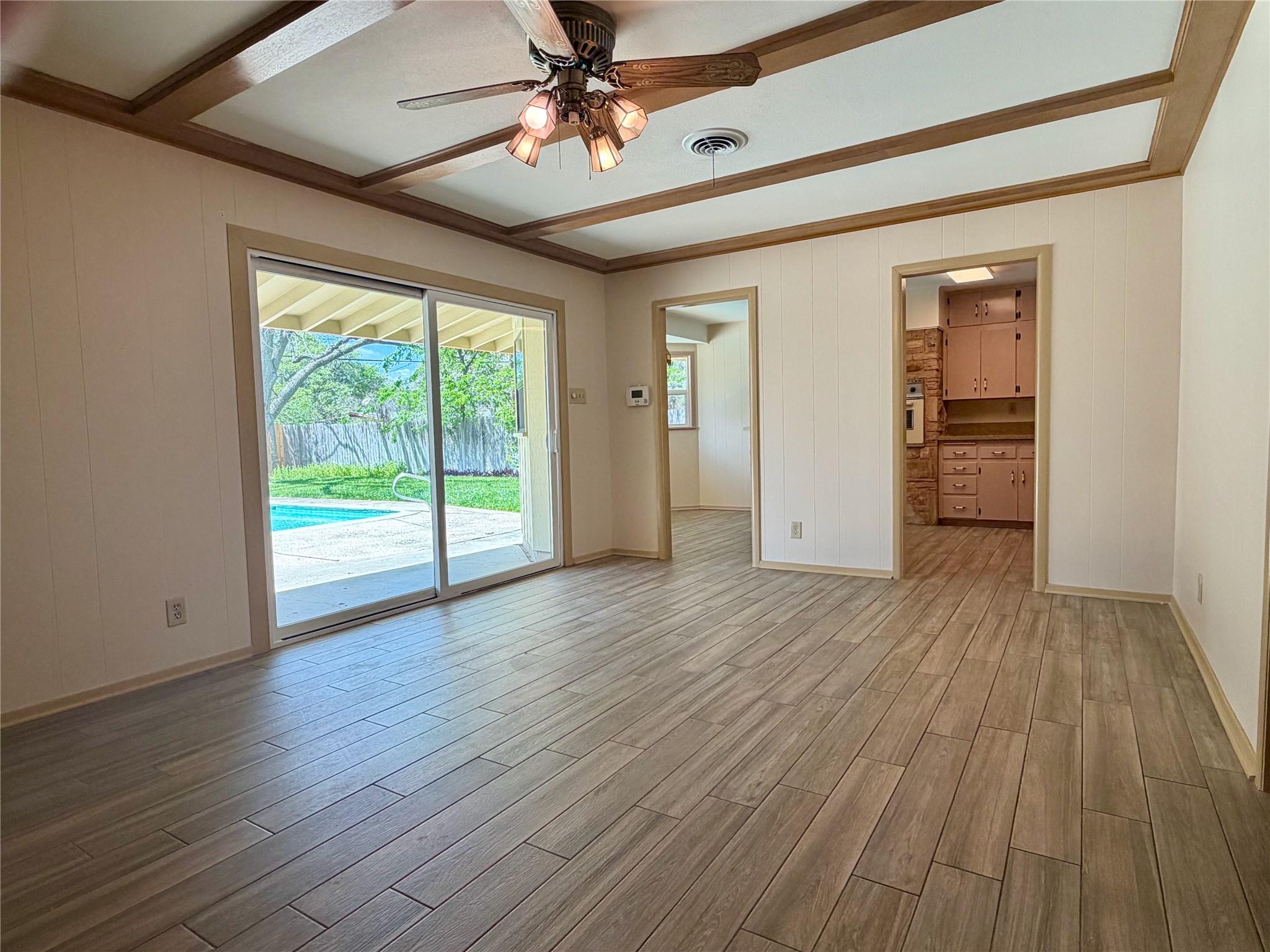 Image 8 of 30 For 141 Oaklane Dr