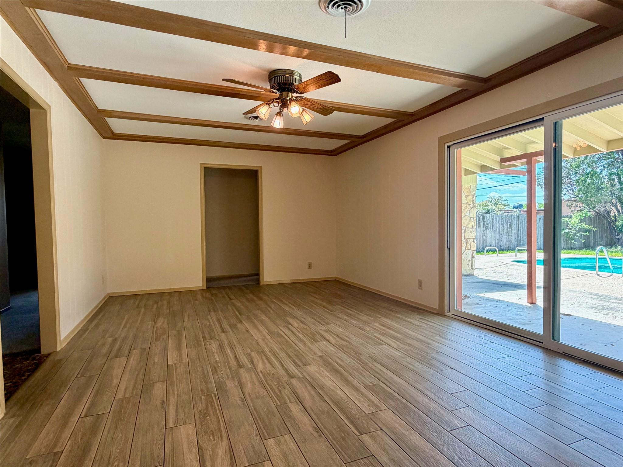 Image 9 of 30 For 141 Oaklane Dr