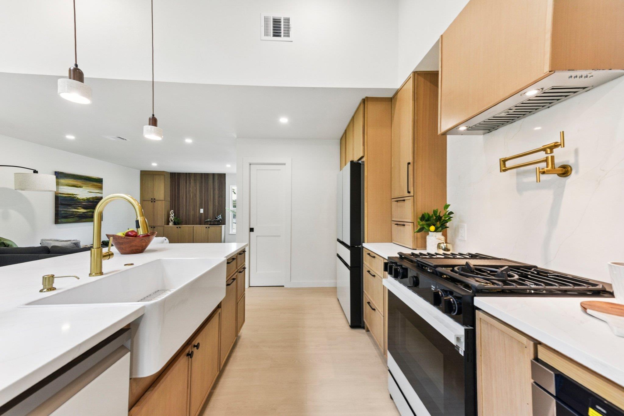 Image 10 of 39 For 7503 Carriage Dr