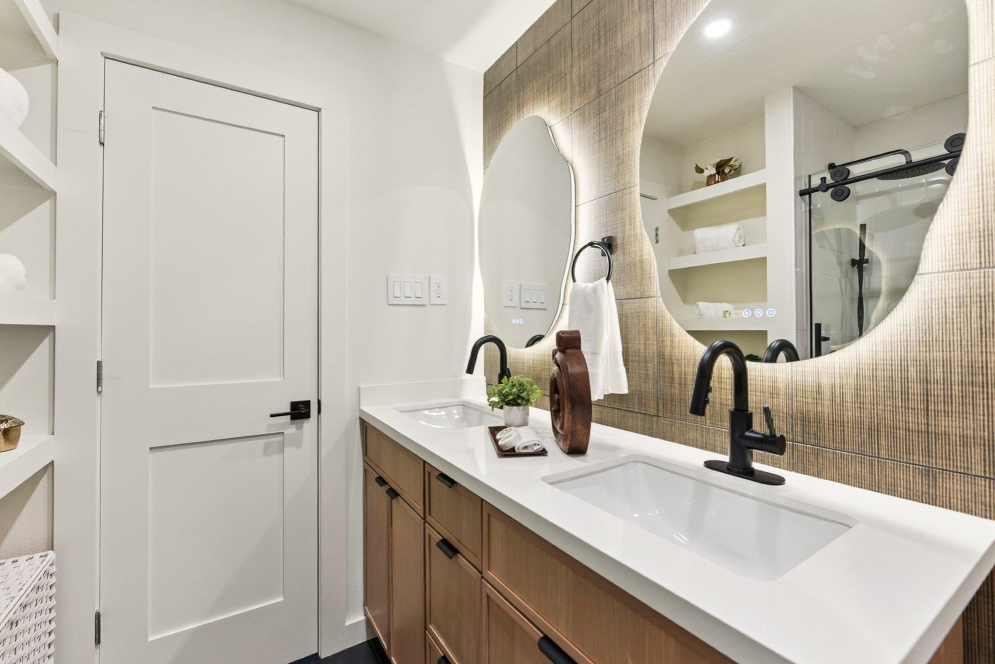 Image 14 of 39 For 7503 Carriage Dr