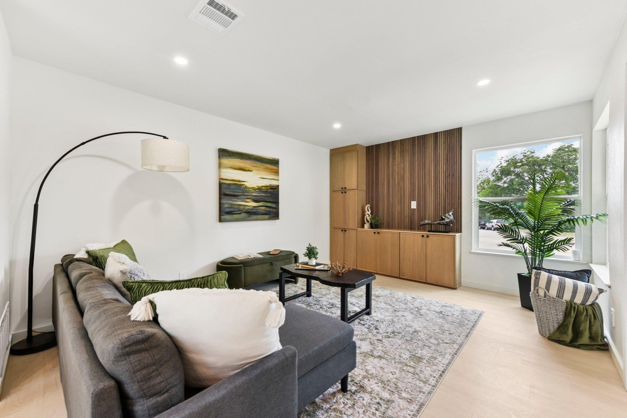 Image 3 of 39 For 7503 Carriage Dr