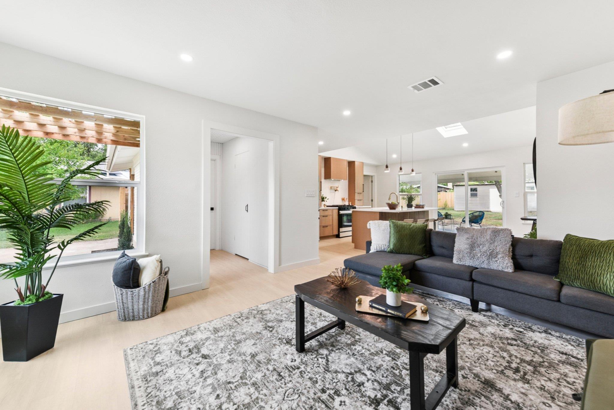 Image 4 of 39 For 7503 Carriage Dr