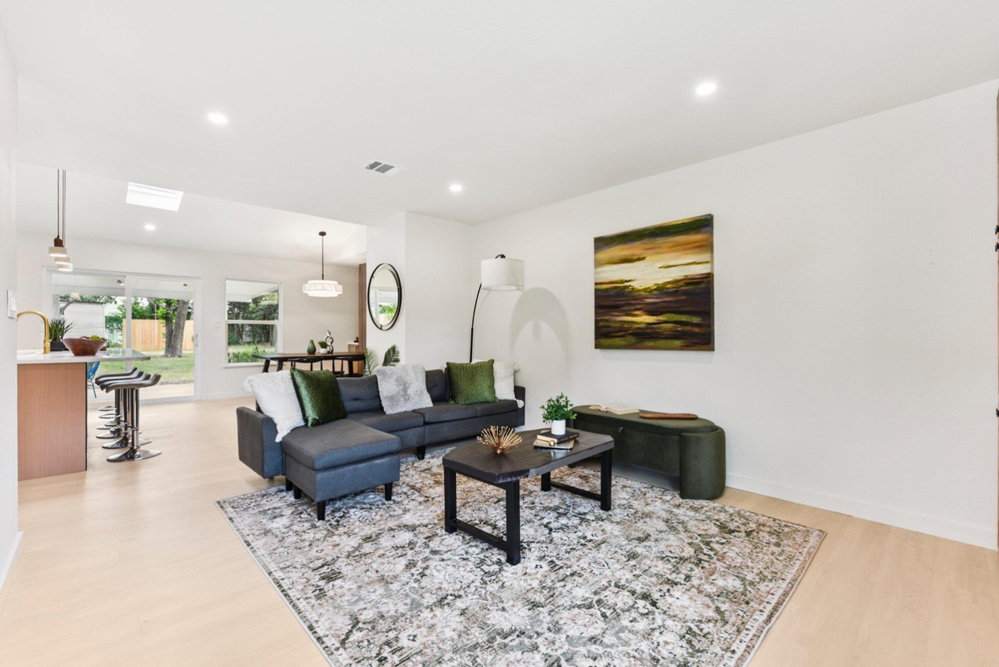 Image 5 of 39 For 7503 Carriage Dr