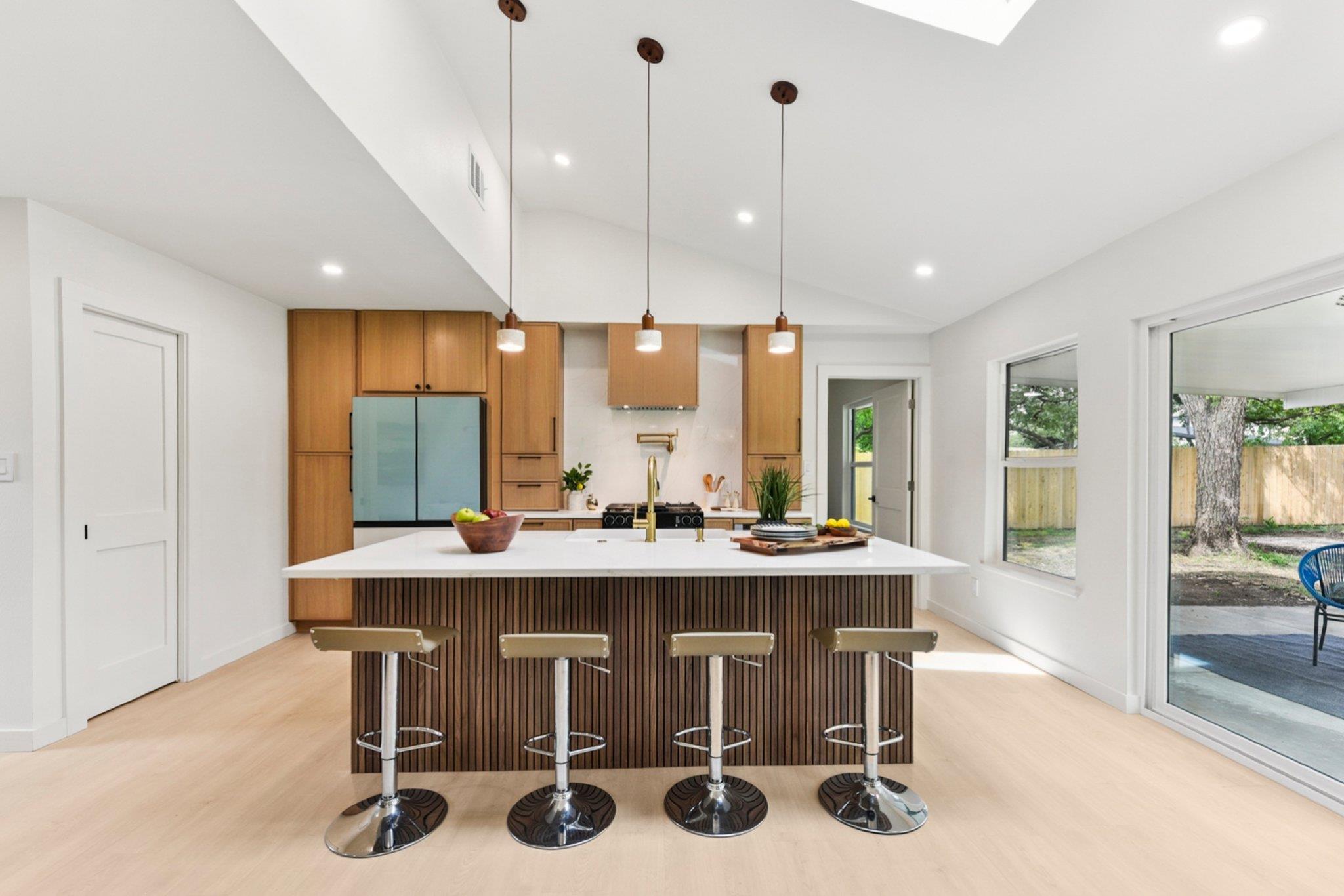 Image 6 of 39 For 7503 Carriage Dr