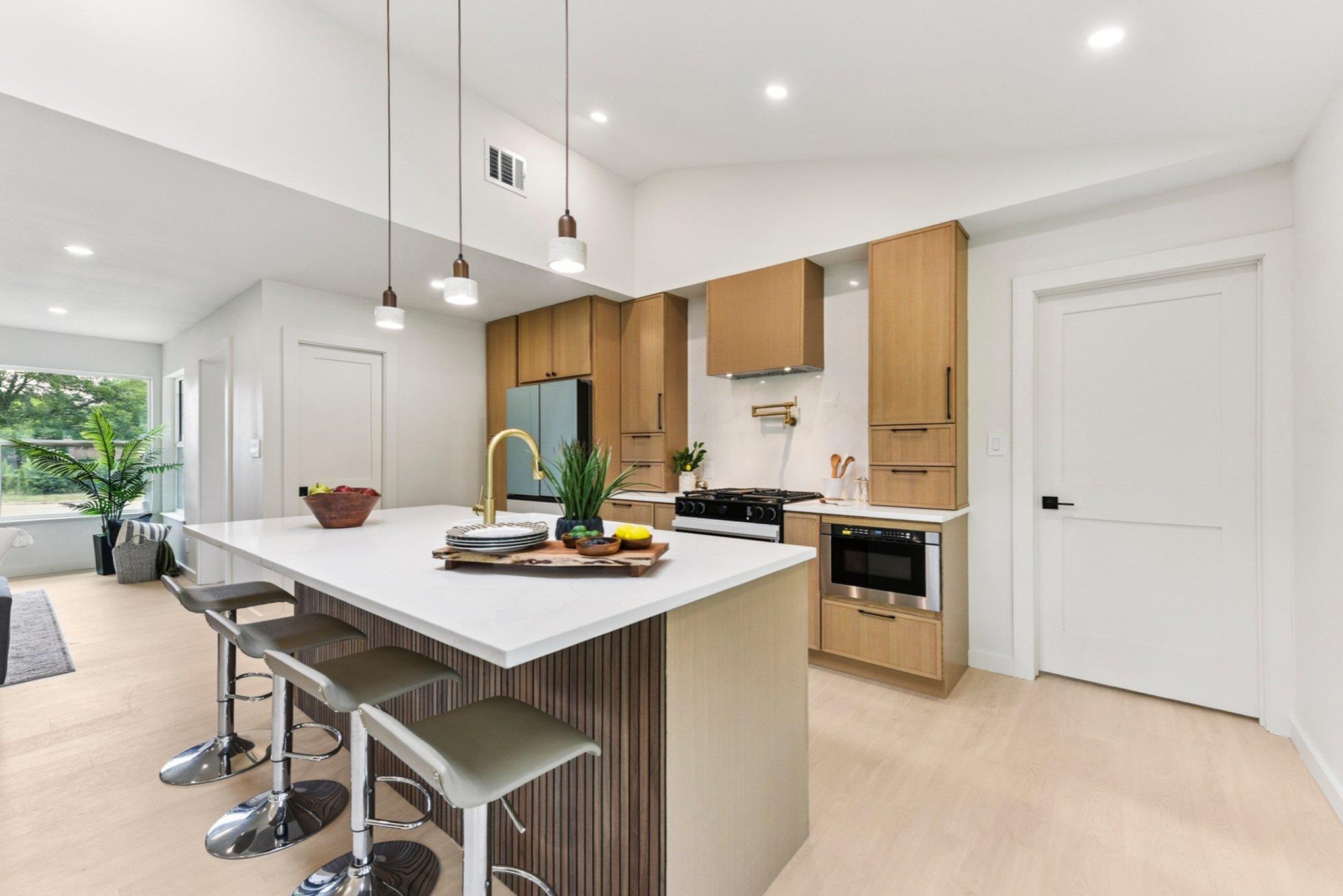 Image 7 of 39 For 7503 Carriage Dr