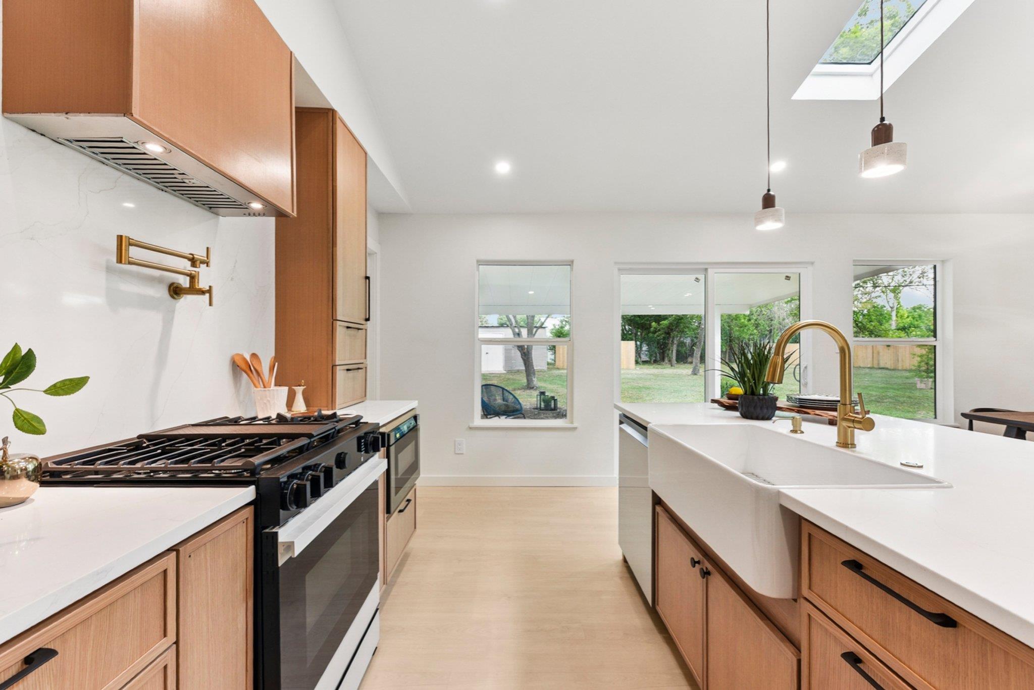 Image 8 of 39 For 7503 Carriage Dr