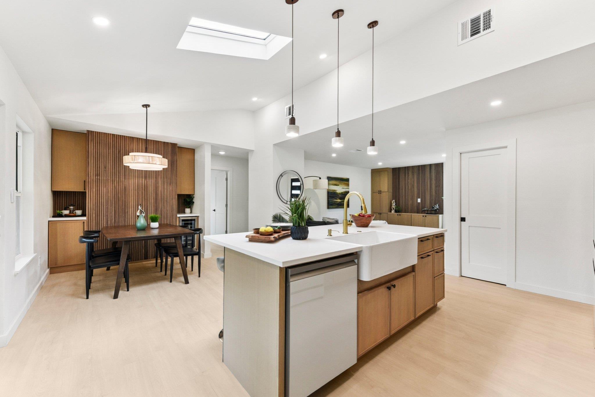 Image 9 of 39 For 7503 Carriage Dr