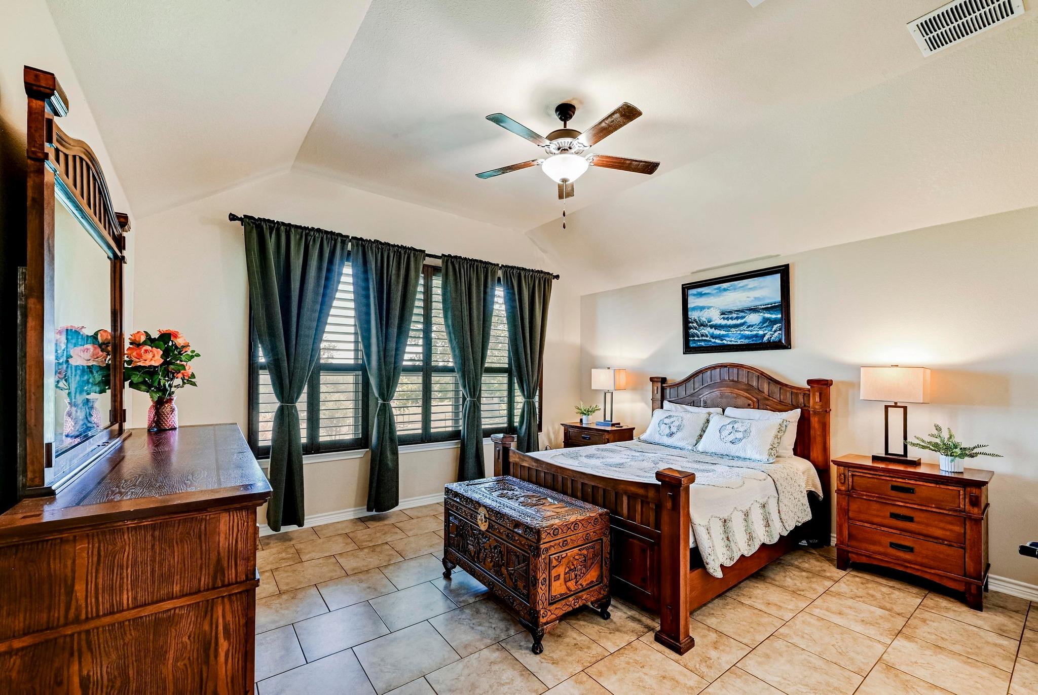 Image 12 of 27 For 560 Saddle Ridge Dr