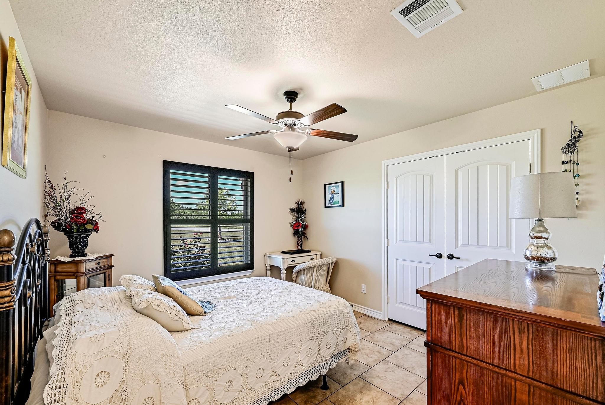 Image 15 of 27 For 560 Saddle Ridge Dr