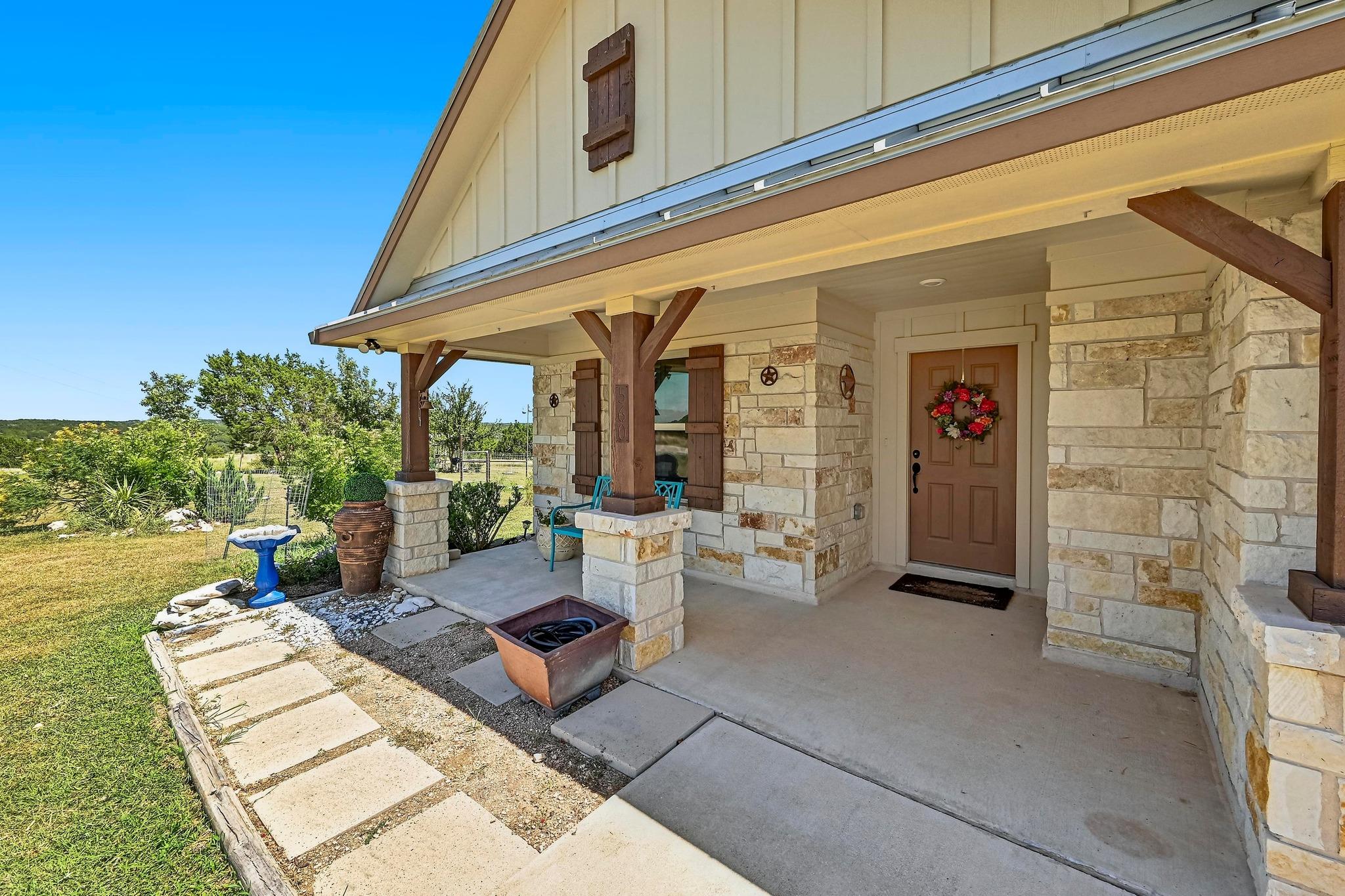 Image 3 of 27 For 560 Saddle Ridge Dr