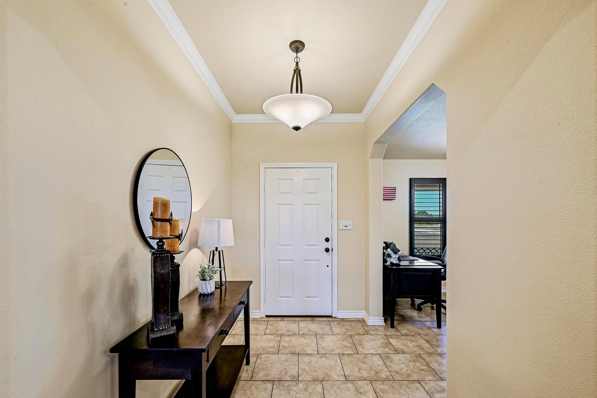 Image 4 of 27 For 560 Saddle Ridge Dr