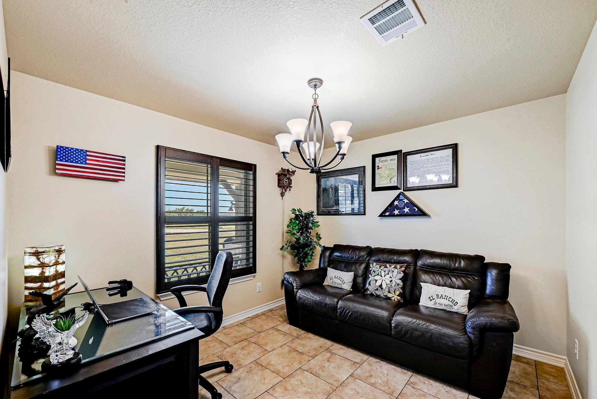 Image 5 of 27 For 560 Saddle Ridge Dr