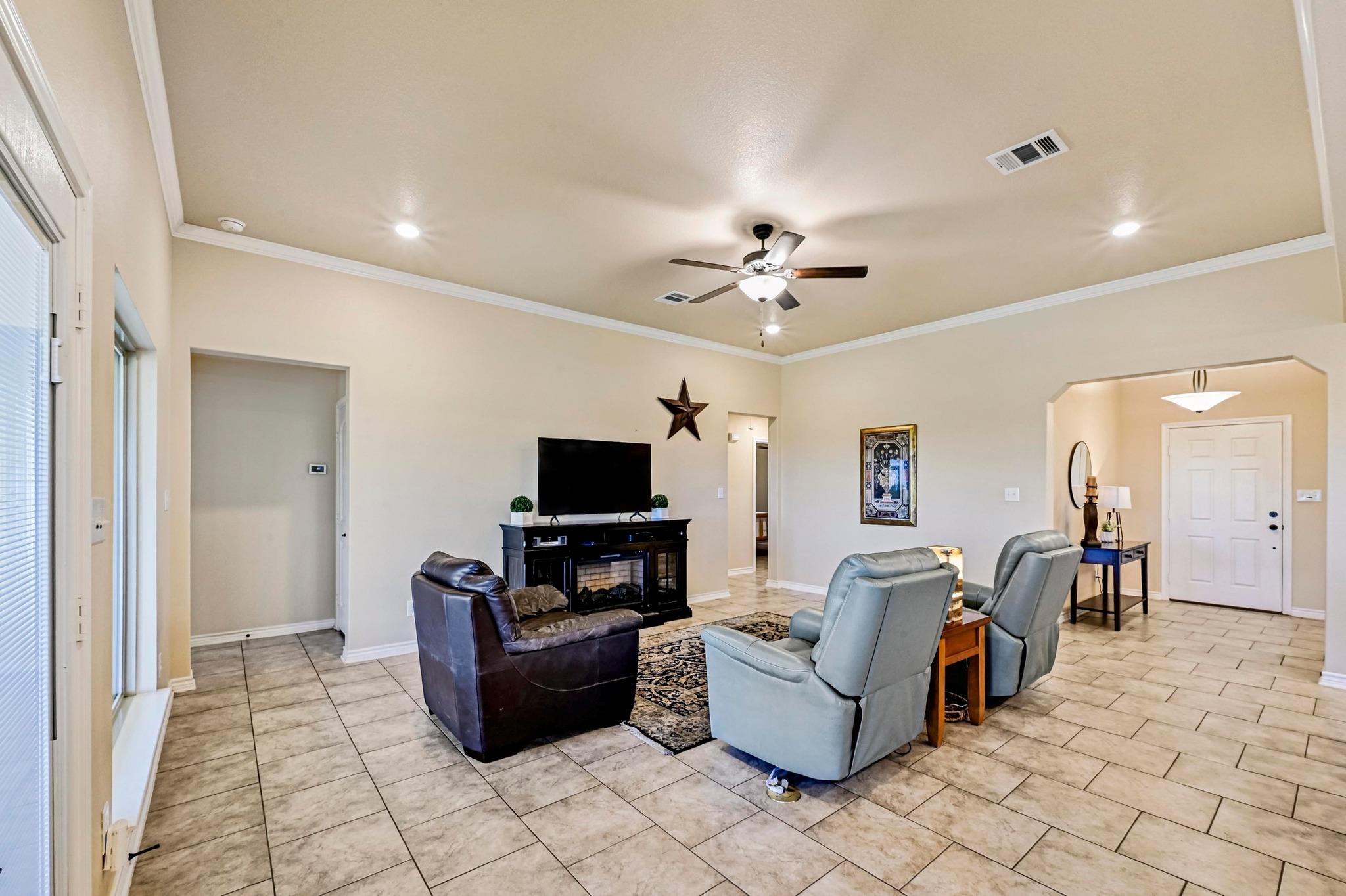 Image 6 of 27 For 560 Saddle Ridge Dr