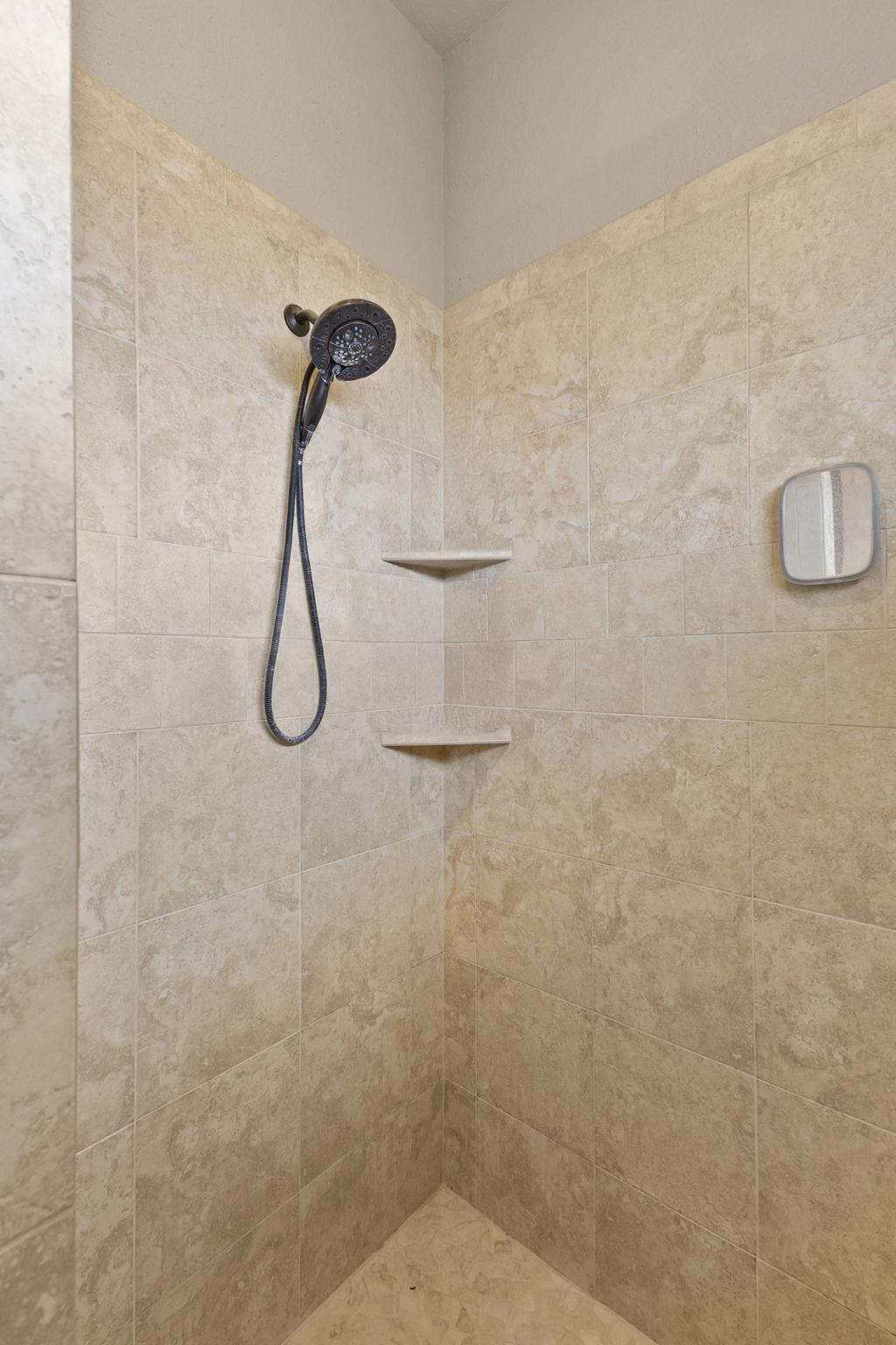 Image 18 of 32 For 2298 Sungate Dr