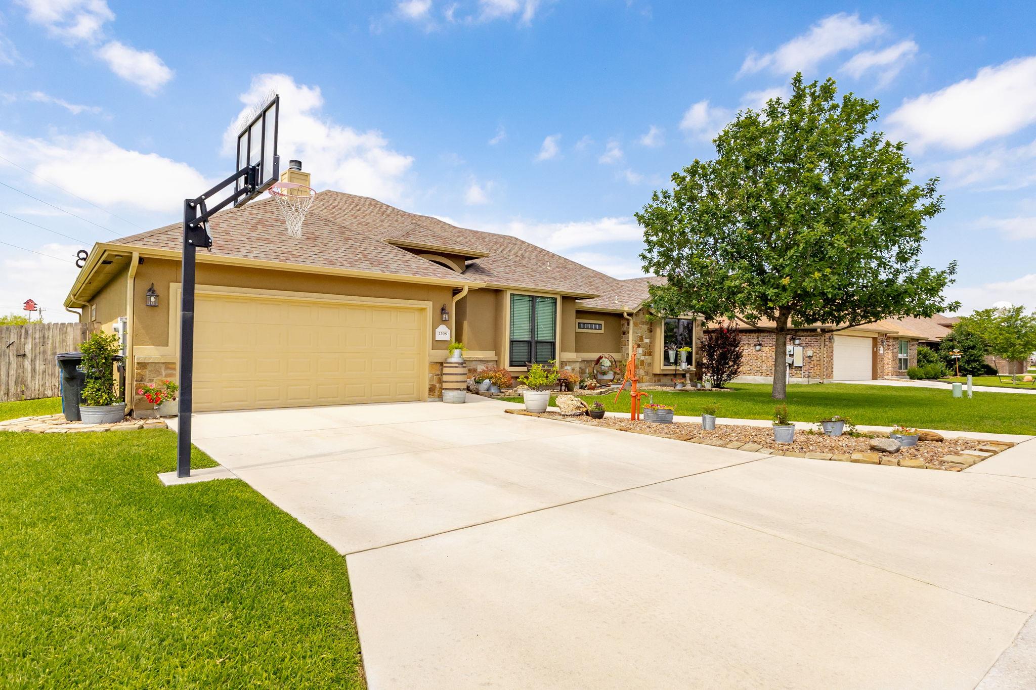 Image 2 of 32 For 2298 Sungate Dr