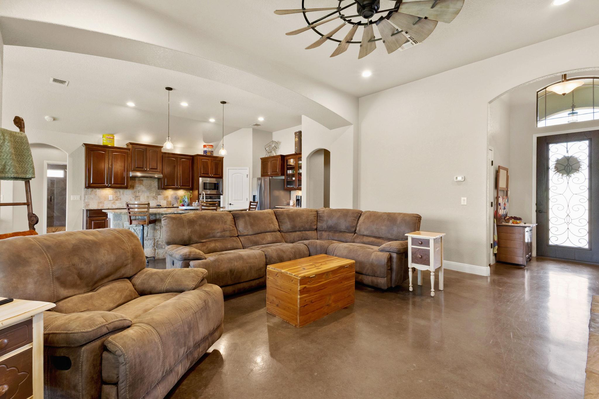 Image 6 of 32 For 2298 Sungate Dr