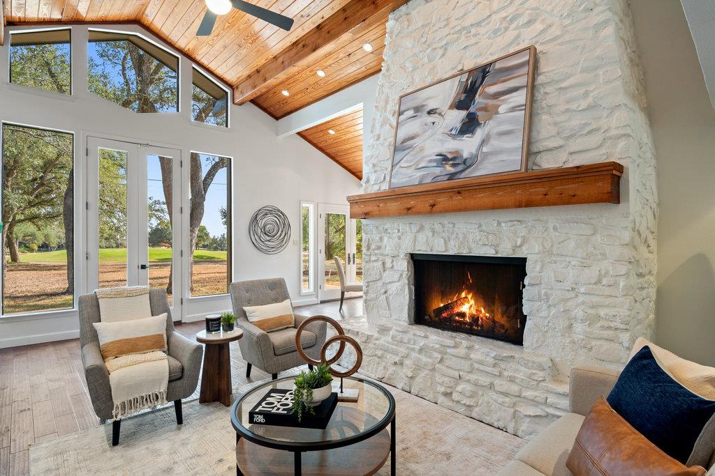 Image 13 of 40 For 9112 Balcones Club Dr