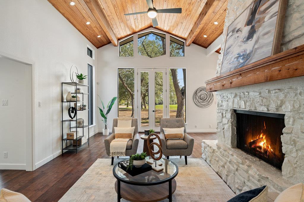 Image 15 of 40 For 9112 Balcones Club Dr