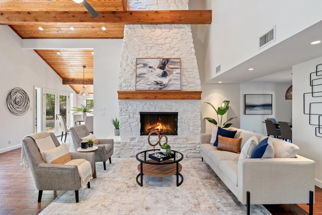 Image 2 of 40 For 9112 Balcones Club Dr