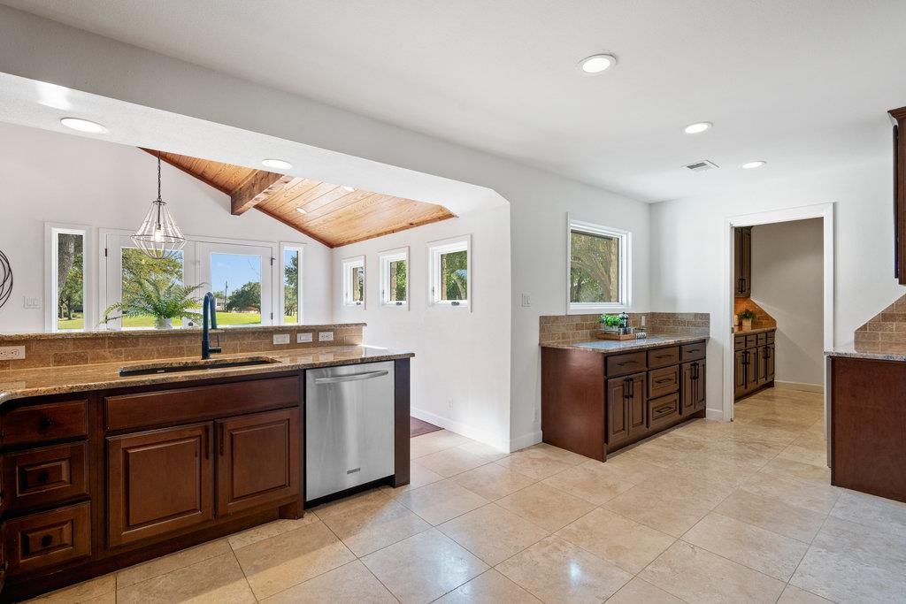 Image 20 of 40 For 9112 Balcones Club Dr