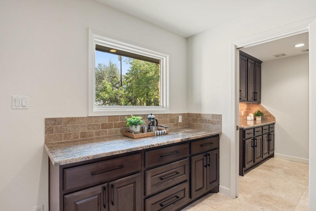 Image 21 of 40 For 9112 Balcones Club Dr