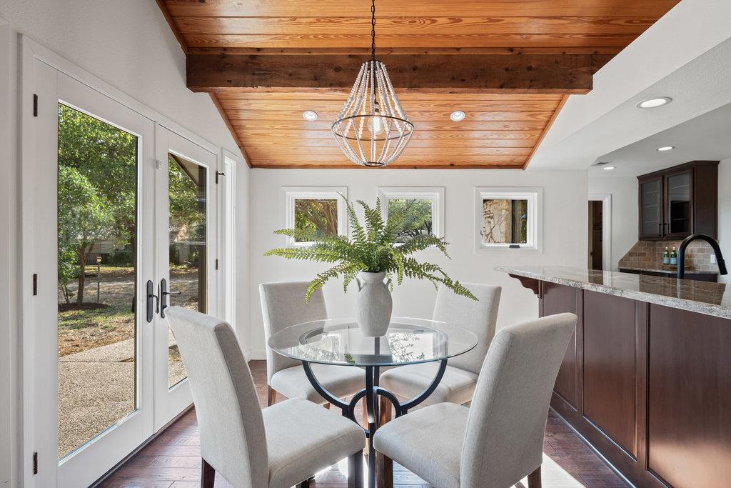 Image 22 of 40 For 9112 Balcones Club Dr