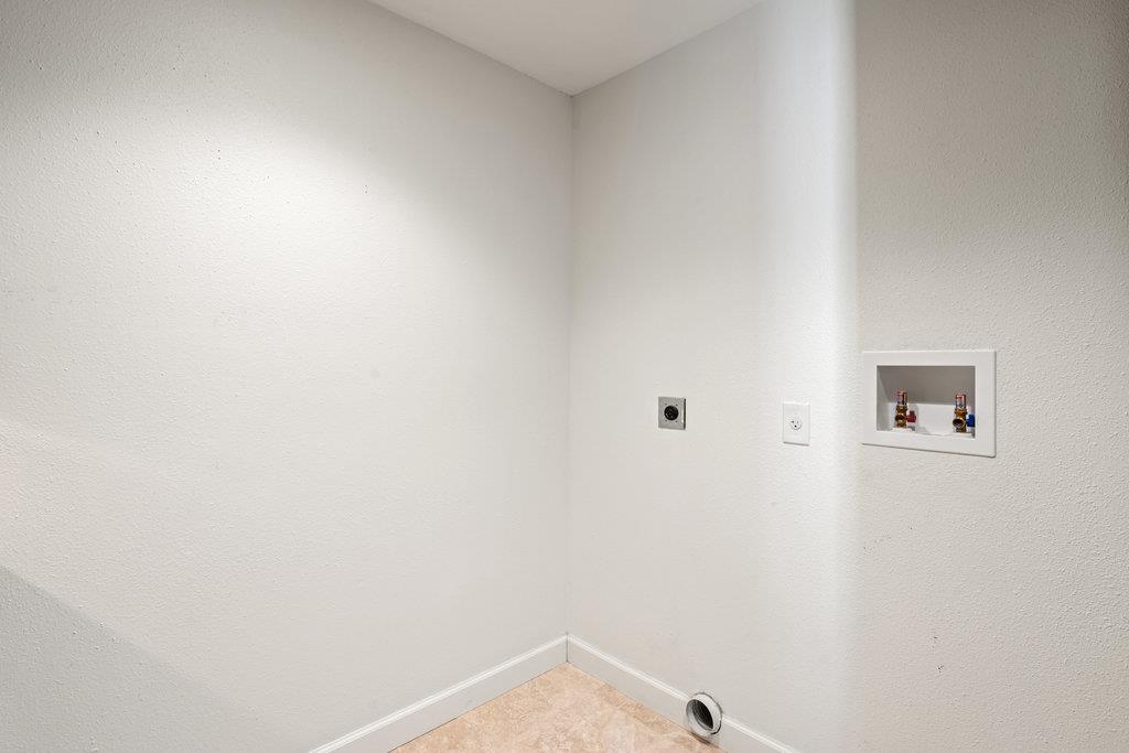 Image 31 of 40 For 9112 Balcones Club Dr