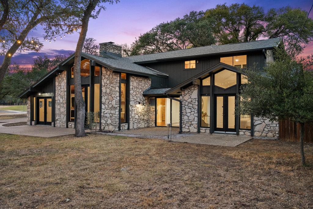 Image 33 of 40 For 9112 Balcones Club Dr