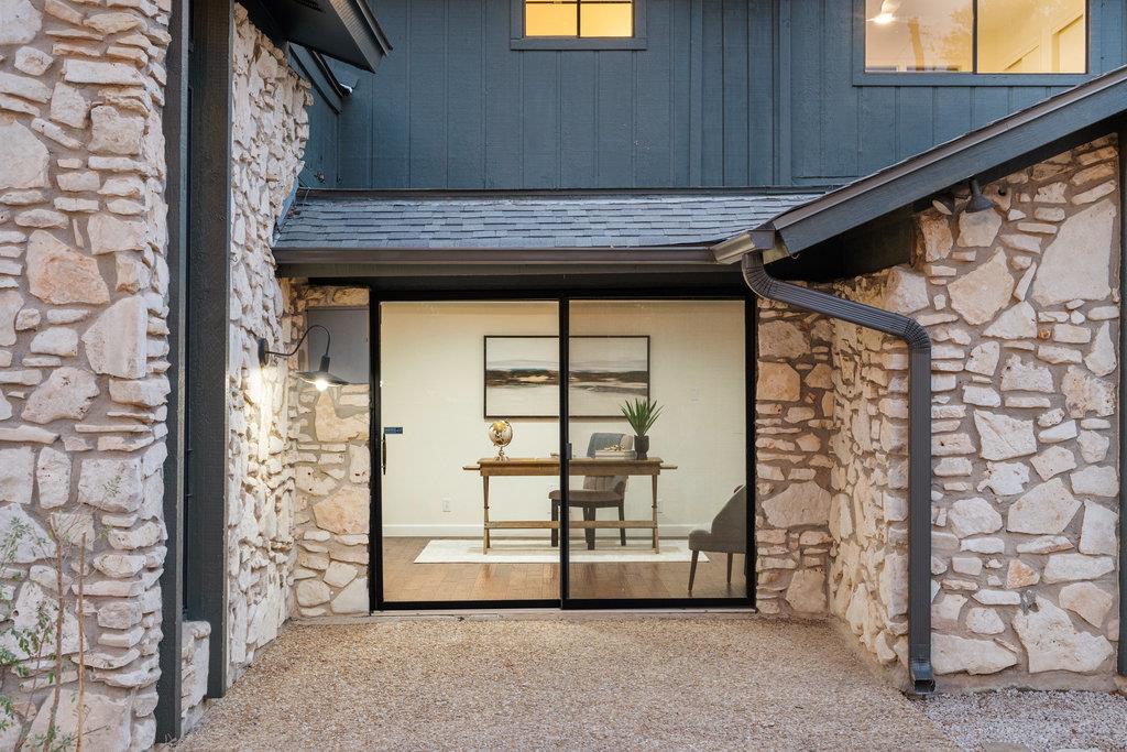 Image 34 of 40 For 9112 Balcones Club Dr