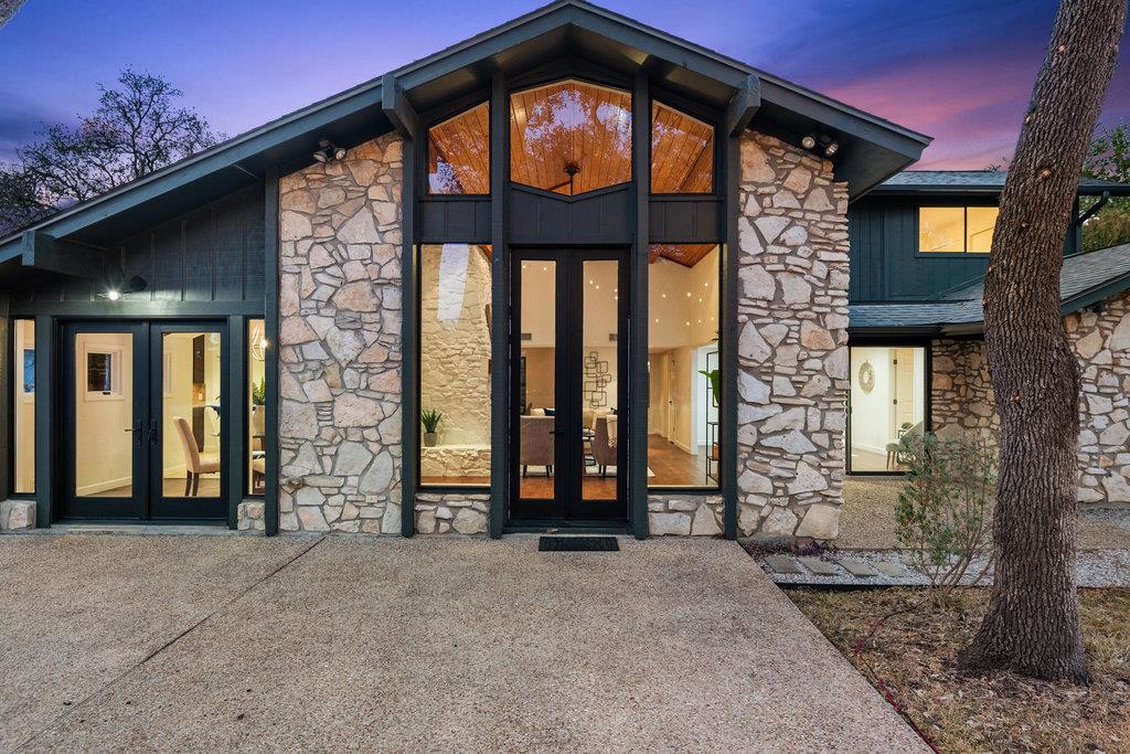 Image 39 of 40 For 9112 Balcones Club Dr