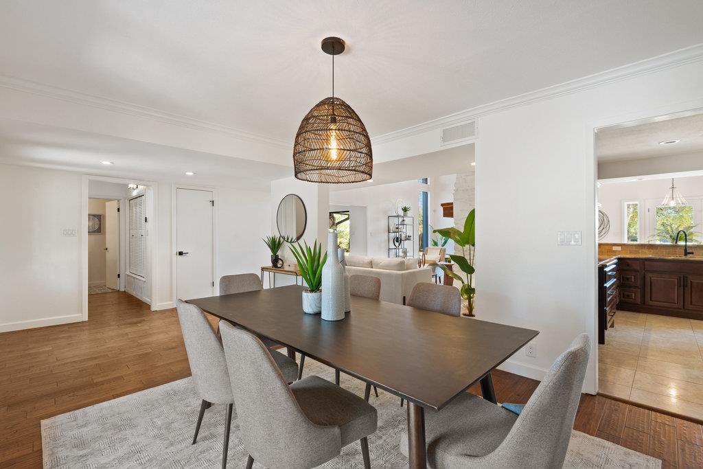 Image 5 of 40 For 9112 Balcones Club Dr