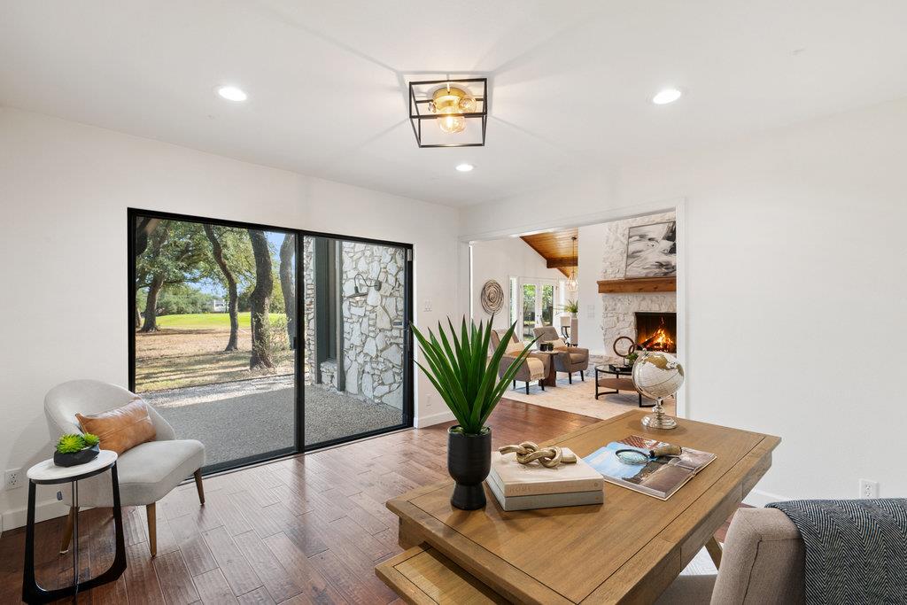 Image 6 of 40 For 9112 Balcones Club Dr