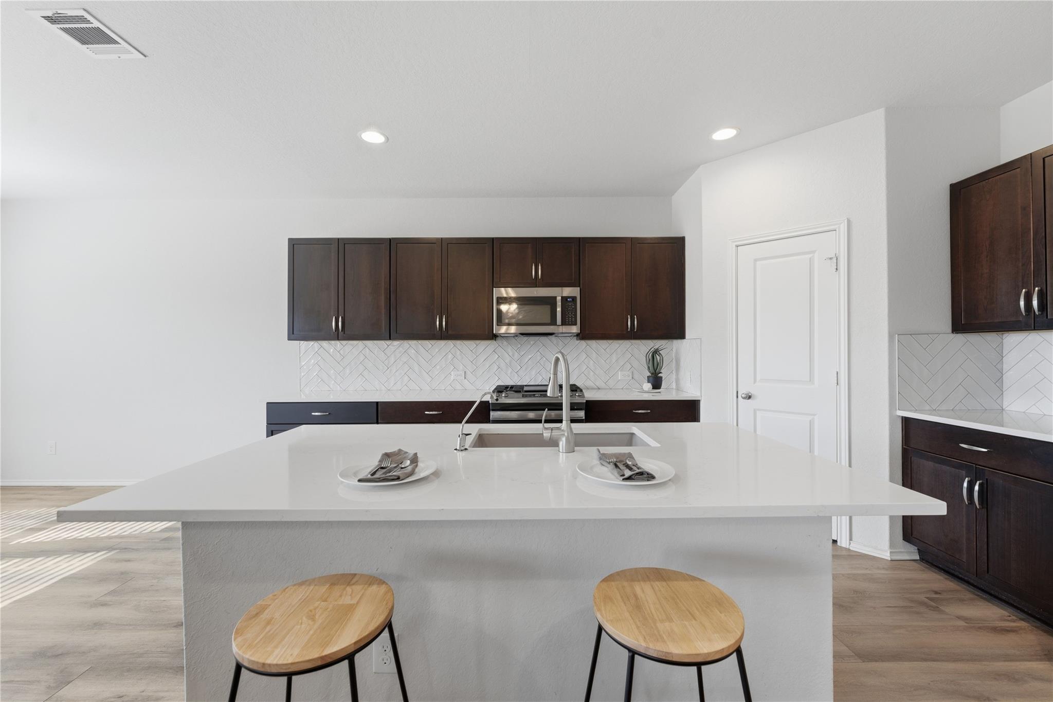 Image 4 of 39 For 2946 Wolfcreek Dr