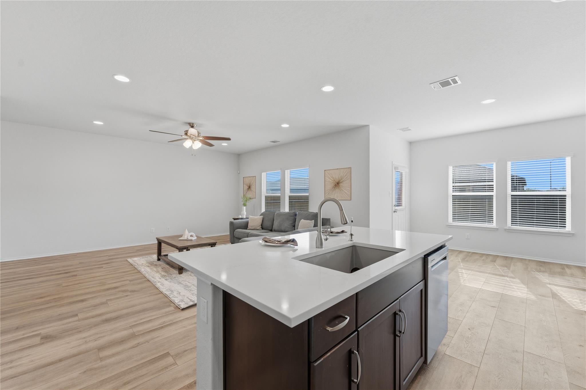 Image 6 of 39 For 2946 Wolfcreek Dr