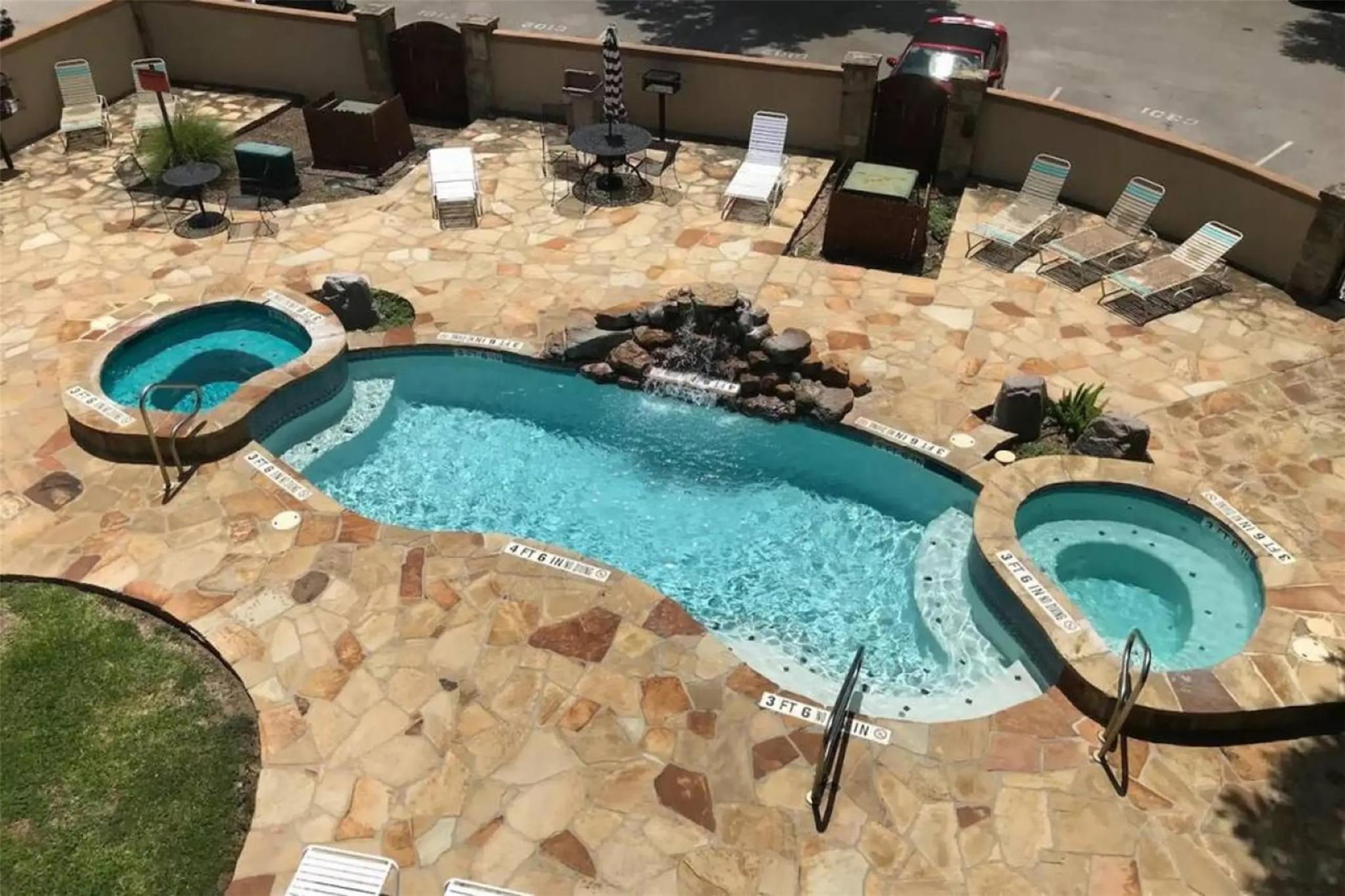 Image 15 of 21 For 730 Mather St