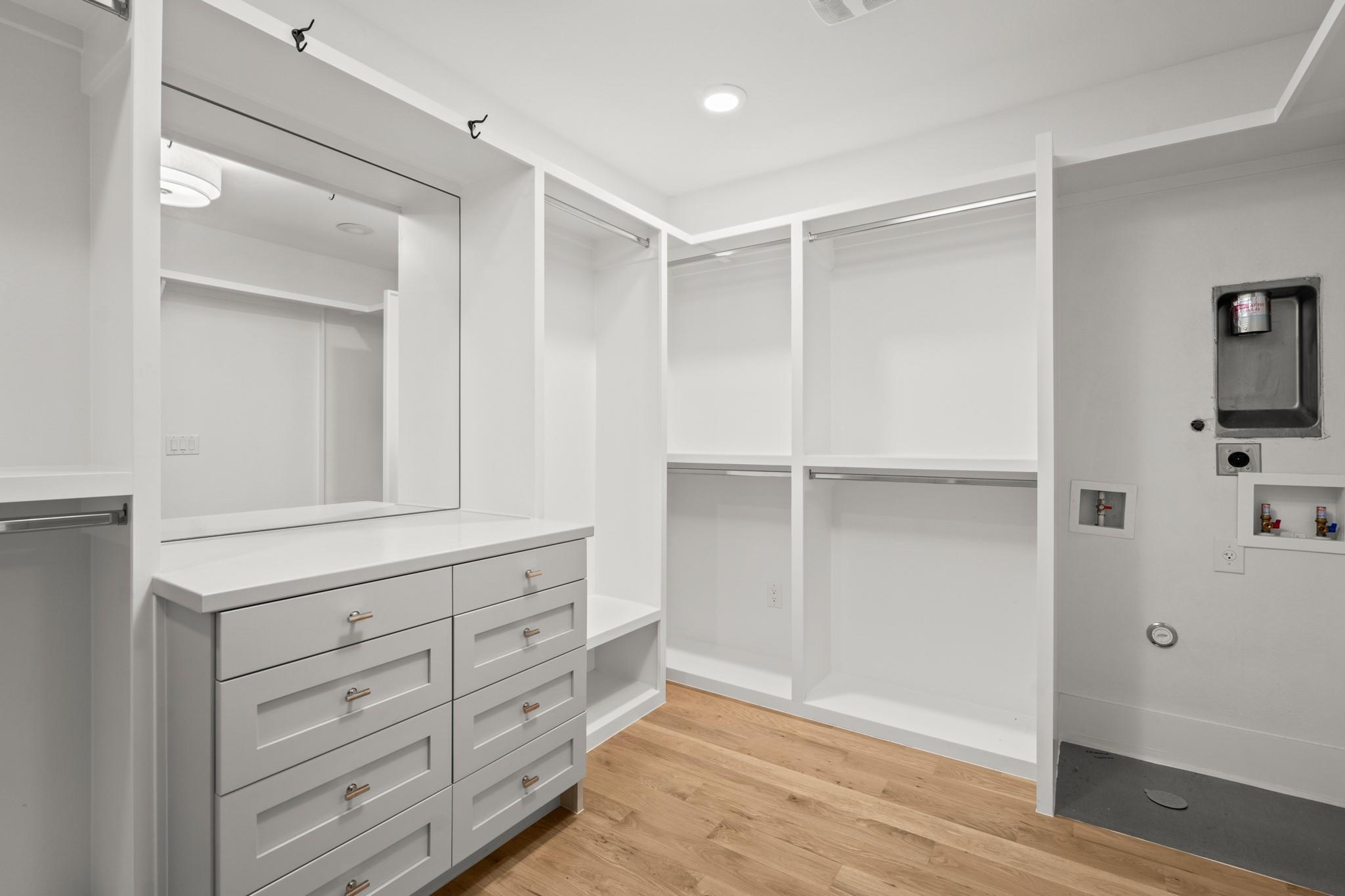 Image 23 of 39 For 802 Pressler St