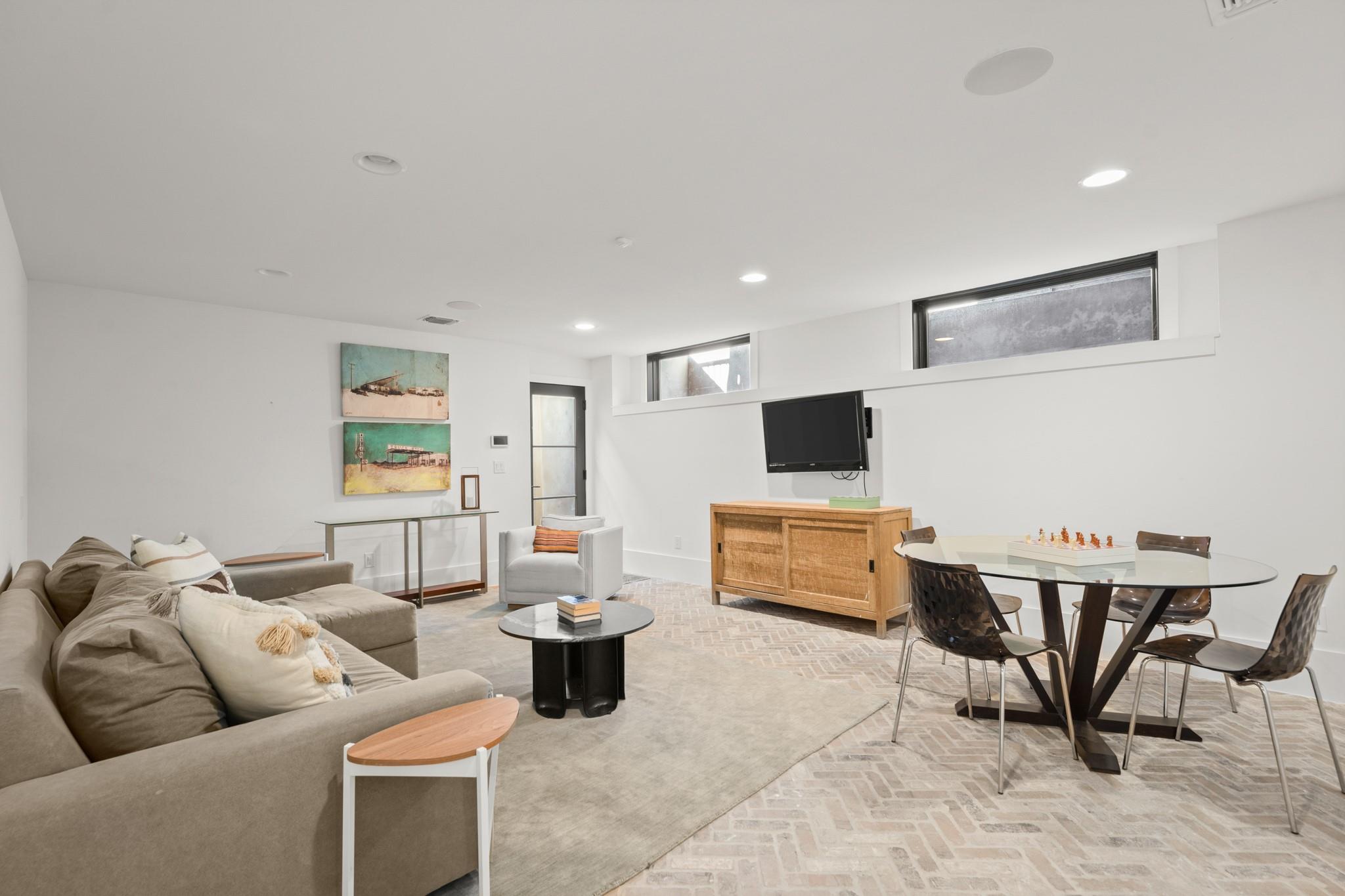 Image 32 of 39 For 802 Pressler St