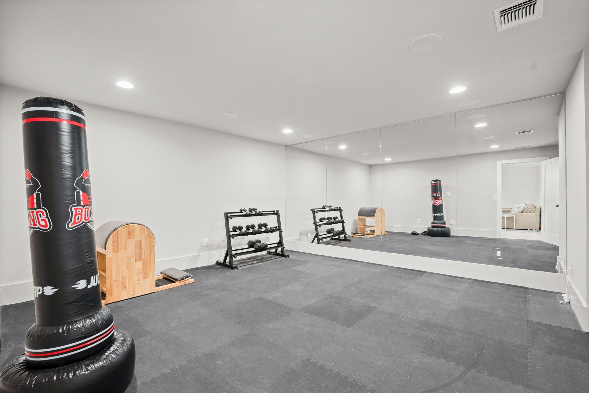 Image 35 of 39 For 802 Pressler St