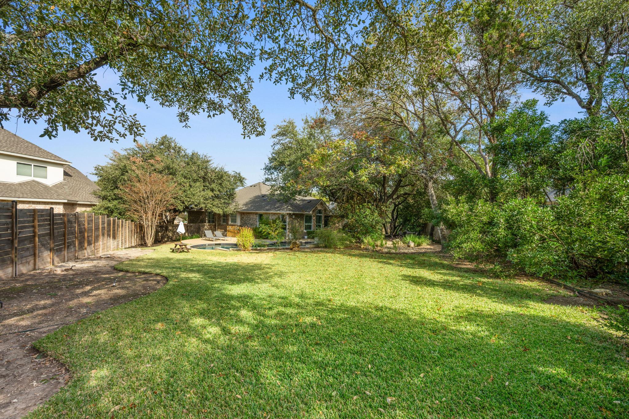 Image 36 of 40 For 1005 Cedar Crest Cv