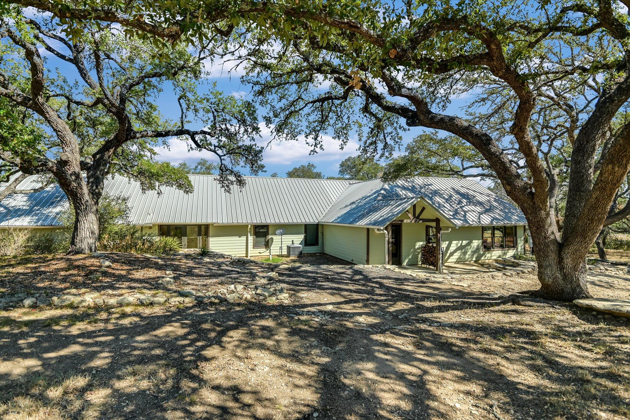 Image 22 of 40 For 878 Ranch Road 2766