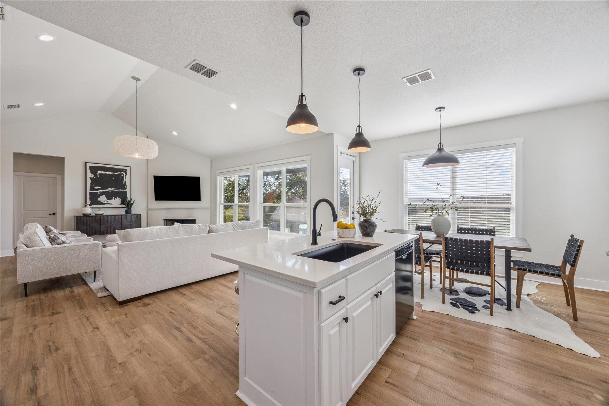 Image 10 of 35 For 2902 Summit Dr