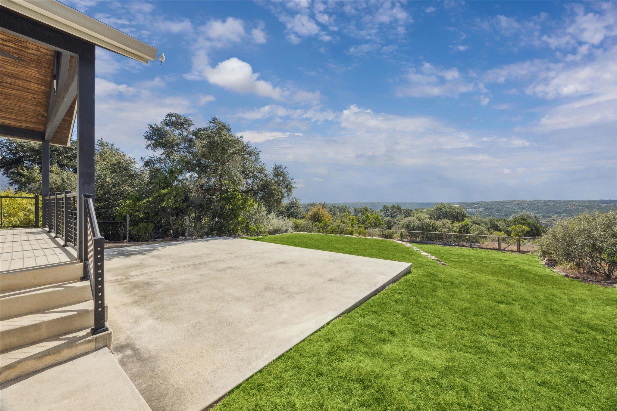 Image 22 of 35 For 2902 Summit Dr